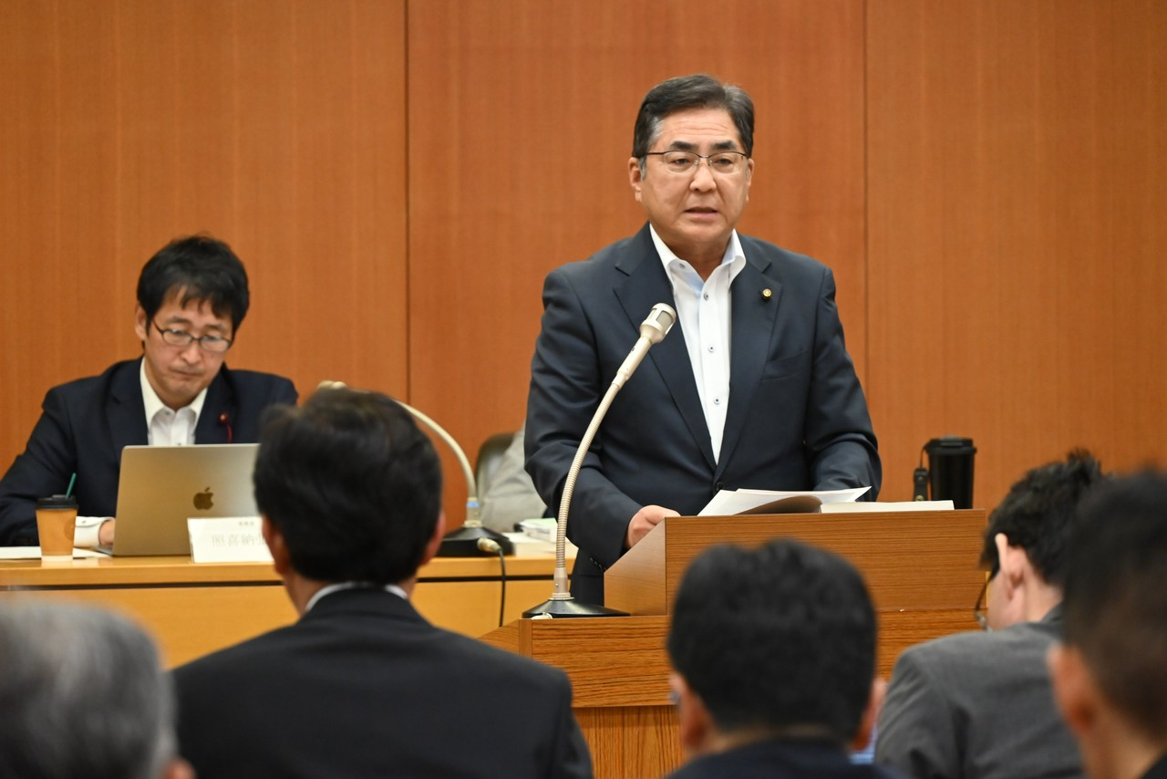 決算特別委員会で財政局に質問